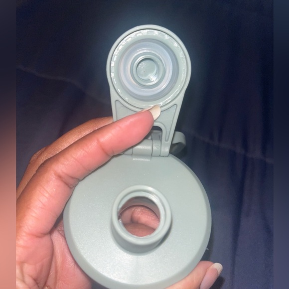 🚫SOLD🚫 🍋Lululemon NWOT Back to Life 24 oz. Sport Bottle - Green - Picture 11 of 11